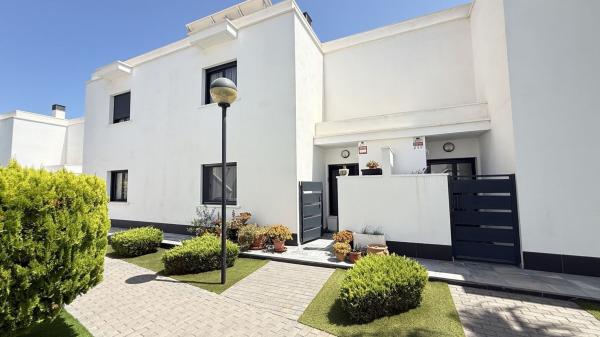 Chalet pareado en Calle Cabo de la Nao, Lomas de Cabo Roig, Orihuela photo 1