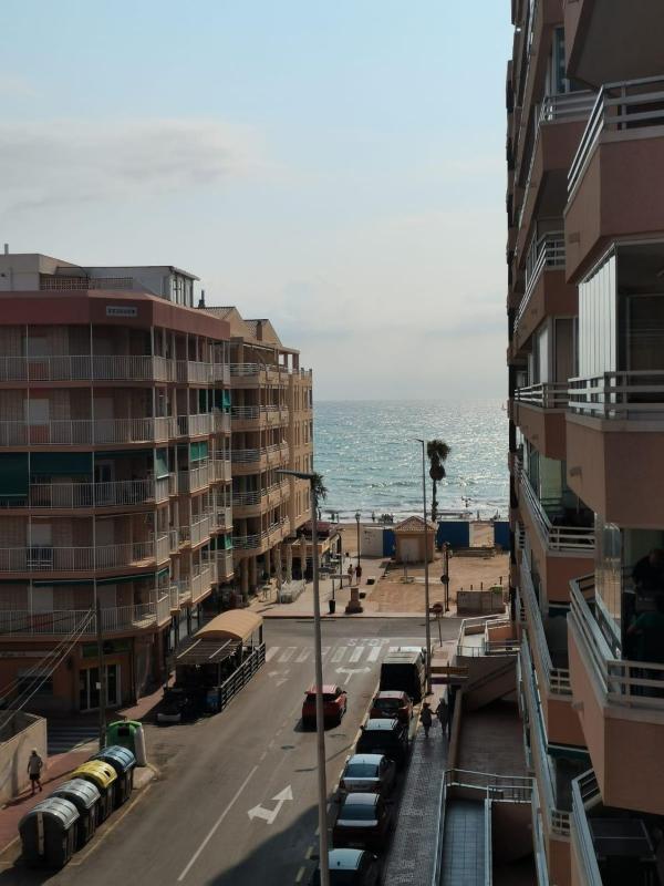 Venta de piso en Piso en Avenida Virgen del Carmen, Gaspar Perrelló, Torrevieja, Torrevieja
 photo 2