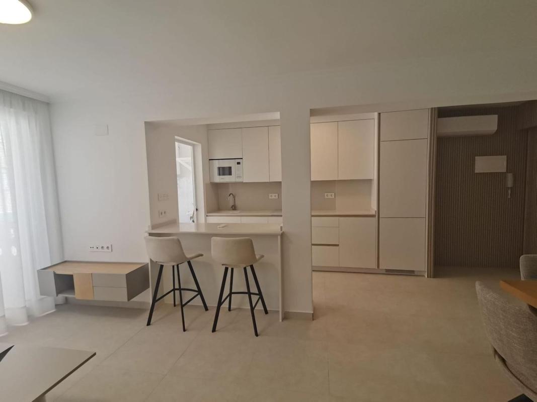 Venta de piso en Piso en Avenida Virgen del Carmen, Gaspar Perrelló, Torrevieja, Torrevieja
 photo 3