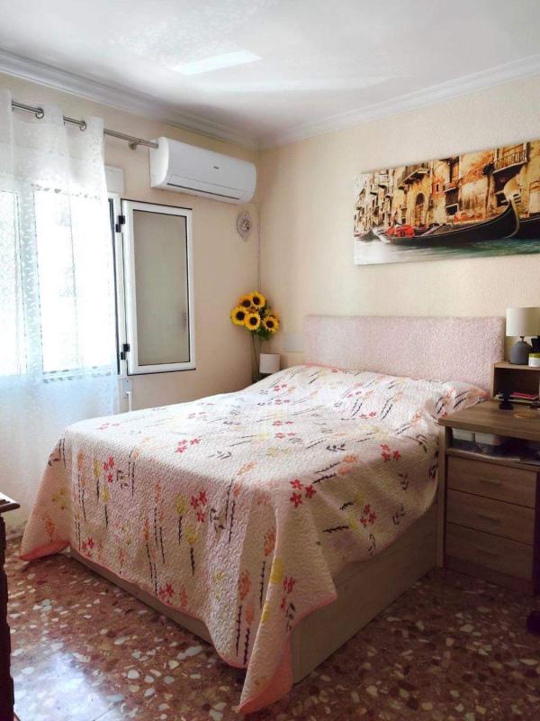 Venta de piso en Piso en Calle Villa de Chiva, Virgen del Remedio - Parque lo Morant, Alicante / Alacant, Alicante / Alacant
photo 2