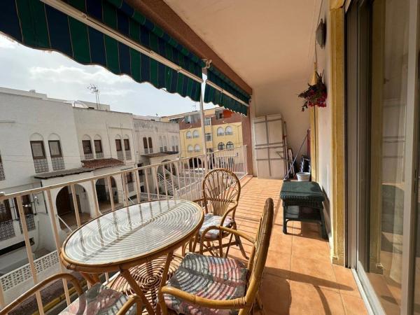Piso en venta en Piso en Calle Antonio Gil, Gaspar Perrelló, Torrevieja, Torrevieja photo 1