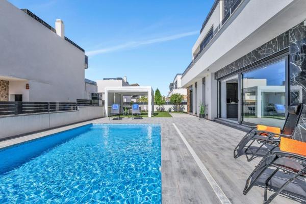 Casa o chalet independiente en Calle Sotavento, Miramar - Torre del Moro, Torrevieja thumbnail 1