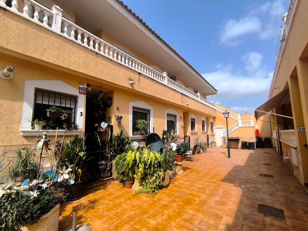 Продажа пентхауса на  Ático en Calle Miguel Delibes, Molins-Campaneta-San Bartolomé, Orihuela, Ориуэла photo 2