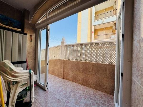 Piso en venta en Piso en Gaspar Perrelló, Torrevieja, Torrevieja thumbnail 3