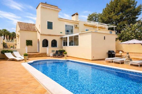 Частный шале на продаже в Casa o chalet en Centro, San Miguel de Salinas, Сан-Мигель-де-Салинас photo 1