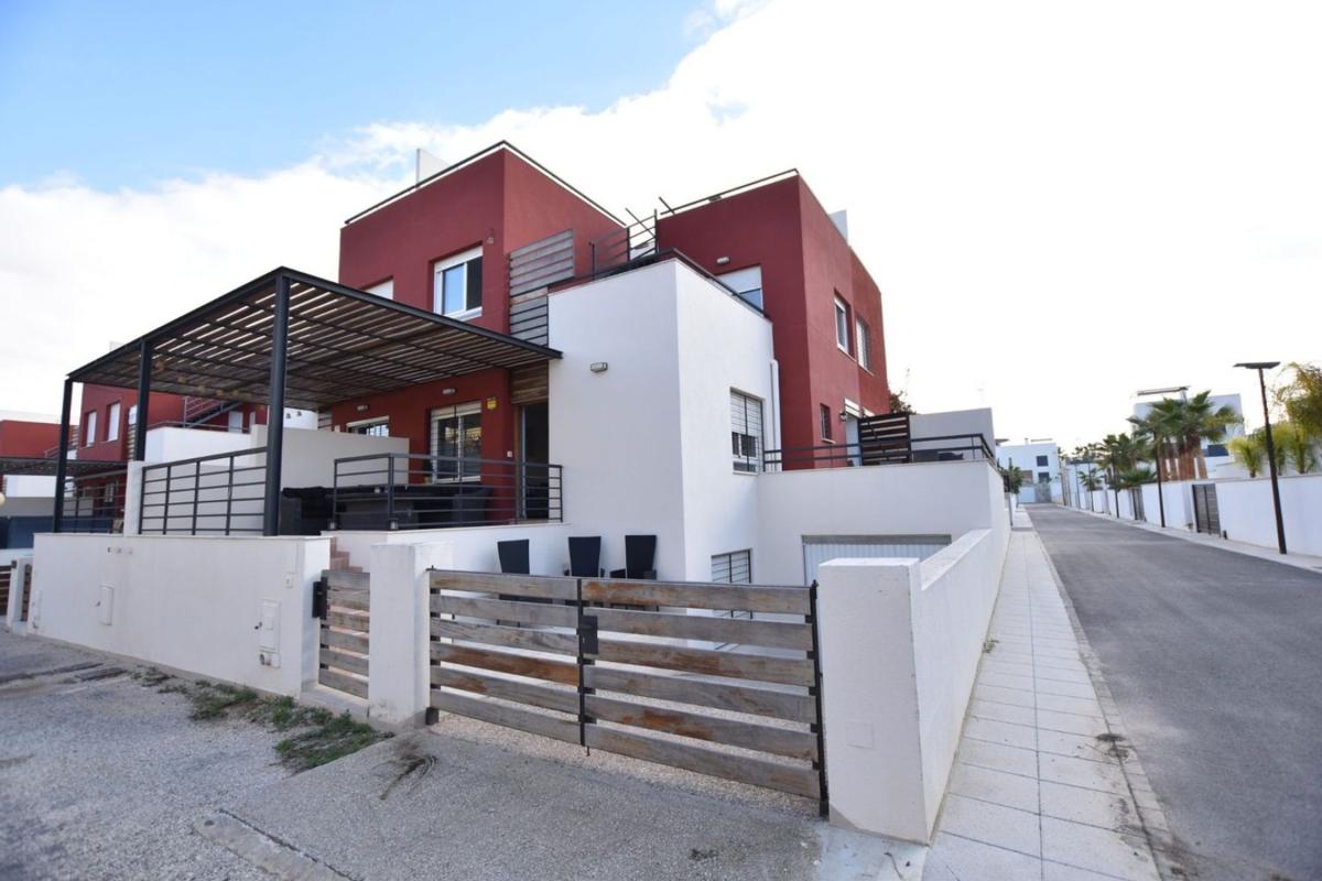Properties for sale and rent in Spain photo 2
