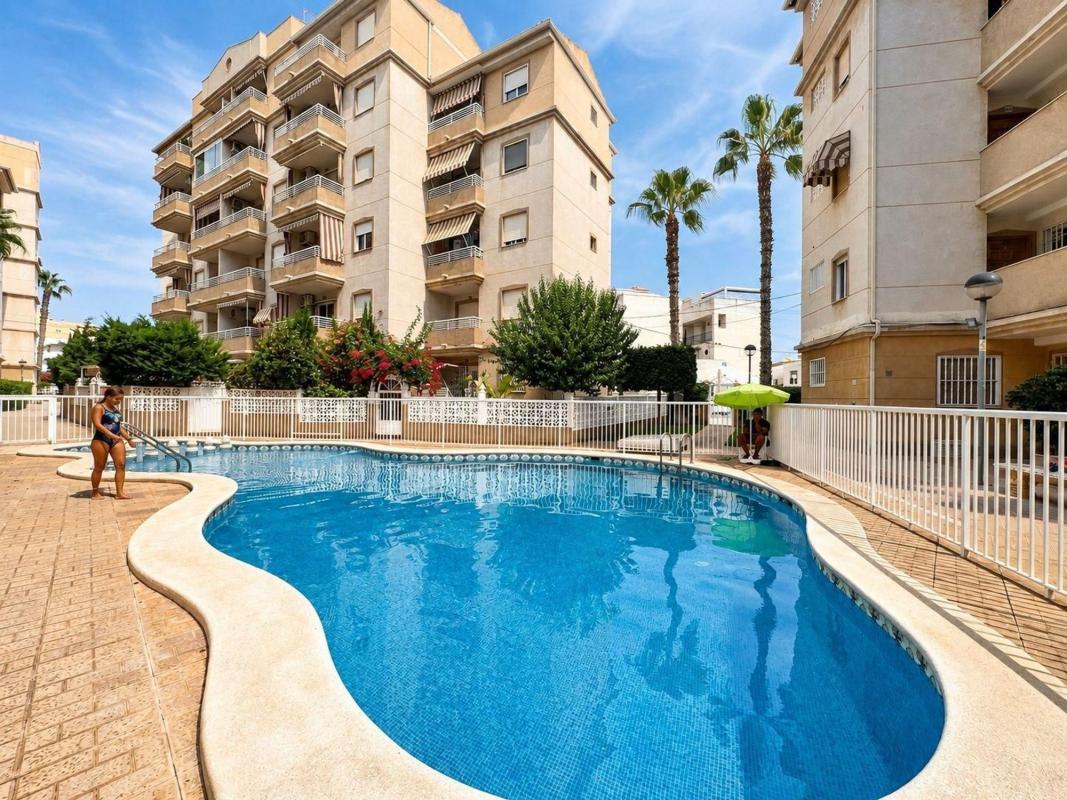 Venta de piso en Piso en Avenida Habaneras - Curva de Palangre, Torrevieja, Torrevieja
photo 1