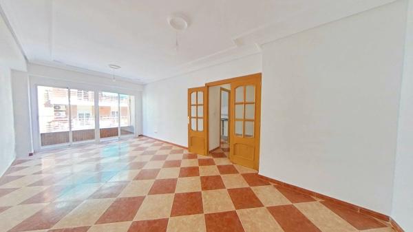 Продажа квартиры на Piso en Carolinas Altas, Alicante / Alacant, Аликанте / Алакант
photo 1