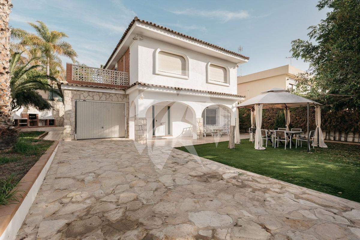 Properties for sale and rent in Spain photo 1
