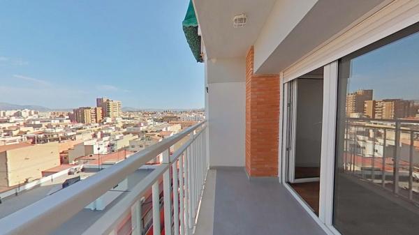 Продажа квартиры на Piso en Carolinas Altas, Alicante / Alacant, Аликанте / Алакант
thumbnail 2