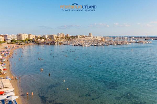 Sprzedaż mieszkania w Piso en Avenida Desiderio Rodríguez, Playa de los Náufragos, Torrevieja, Torrevieja
thumbnail 3