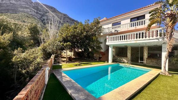 Casa o chalet independiente en Calle Xirimoia, 55, El Montgó, Denia photo 1