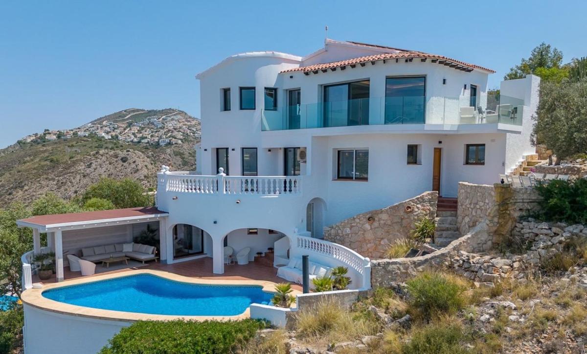 Properties for sale and rent in Spain photo 1
