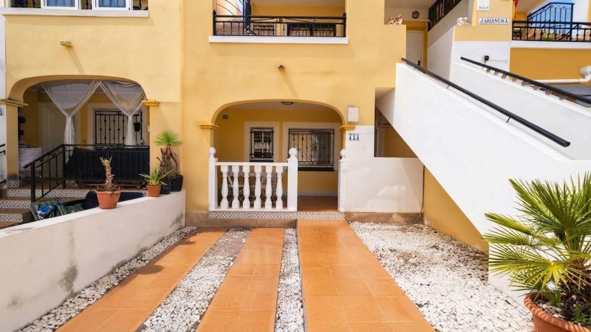 Продажа квартиры на Piso en Calle Lagunas de Ruidera, Zona Lago - Los Almendros, Orihuela, Ориуэла
photo 2
