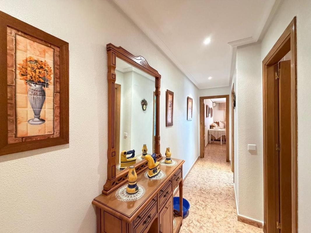Sale of apartment in Piso en Las Piscinas Naturales, Torrevieja, Torrevieja
photo 5
