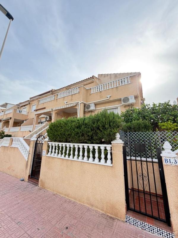 Venta de piso en Piso en Parque Acuático - Sector 25, Torrevieja, Torrevieja
photo 2