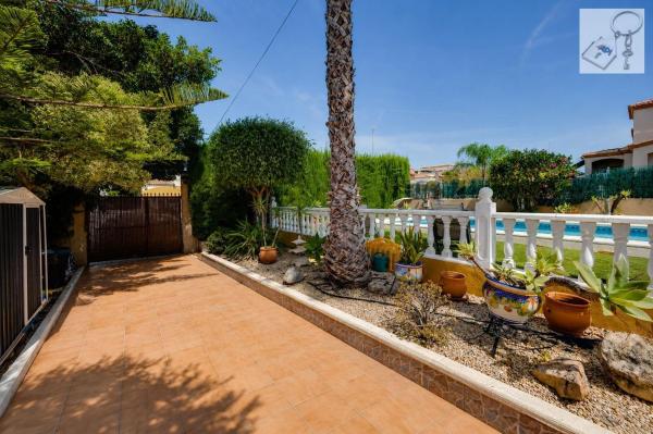 Частный шале на продаже в  Casa o chalet en San Fulgencio, Сан-Фульхенсио photo 4