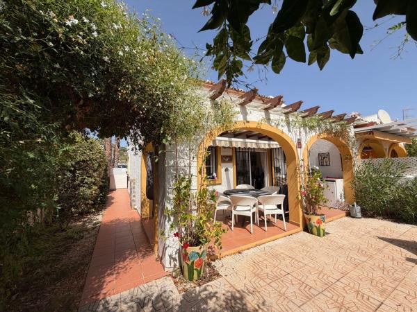 Chalet pareado en Urbanización El Almendro, Gargasindi, Calpe photo 1