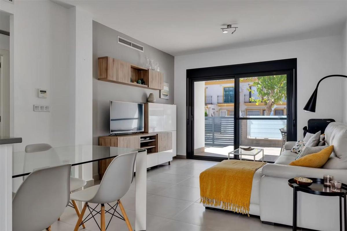 Sale of apartment in Piso en Calle Comunidad Catalana, 3, Zona Pueblo, Pilar de la Horadada, Pilar de la Horadada
 photo 2