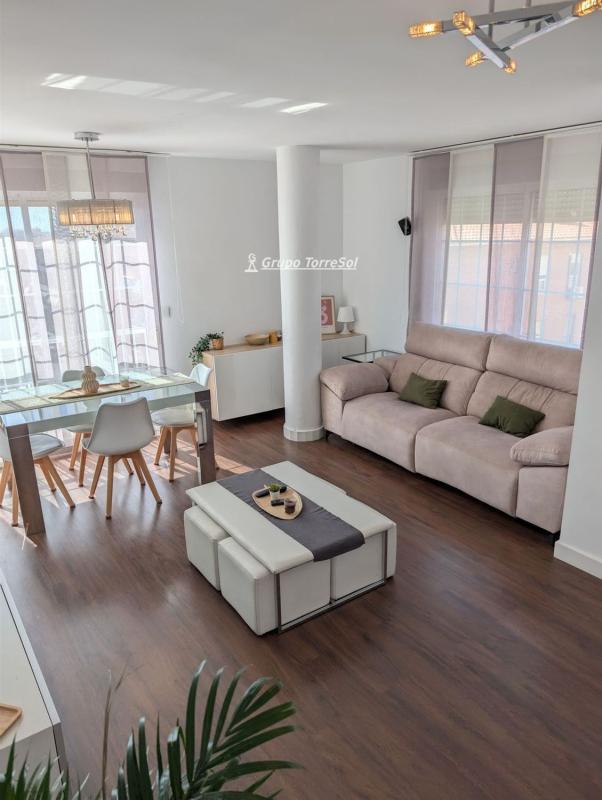 Venta de piso en Piso en Avenida Ausiàs March, San Crispín, Elche / Elx, Elche / Elx
 photo 2
