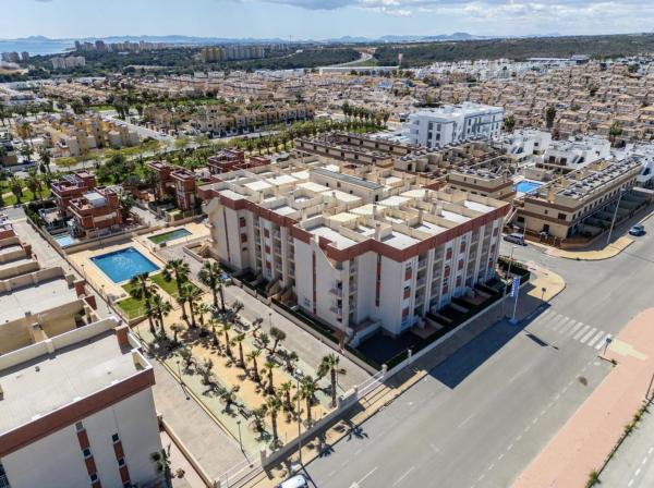 Продажа квартиры на Piso en Calle Cabo Prior, Lomas de Cabo Roig, Orihuela, Ориуэла
photo 1