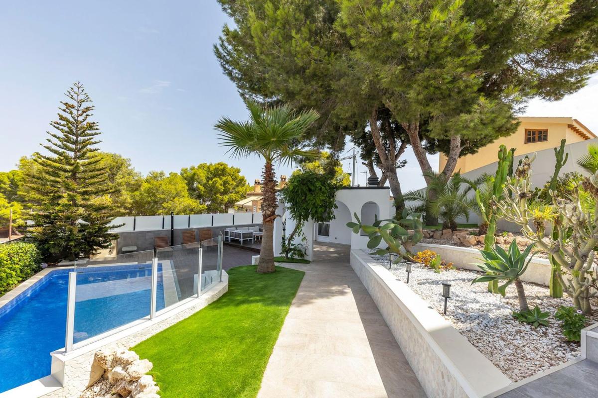 Properties for sale and rent in Spain photo 2