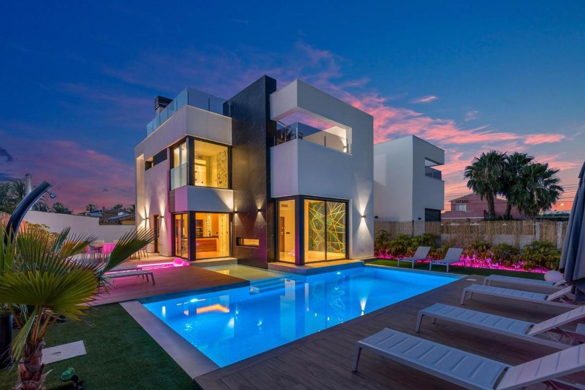 Properties for sale and rent in Spain photo 3