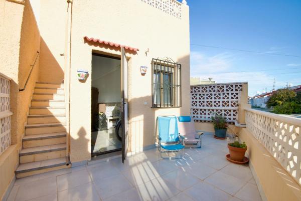Sale of flat in Piso en Calle Pepe Luis Vázquez, La Siesta - El Salado - Torreta, Torrevieja, Torrevieja
thumbnail 3