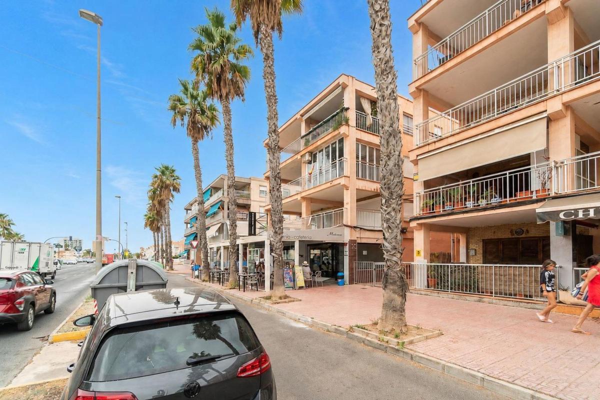 Venta de piso en Piso en Avenida Desiderio Rodríguez, 134, Playa de los Náufragos, Torrevieja, Torrevieja
photo 1