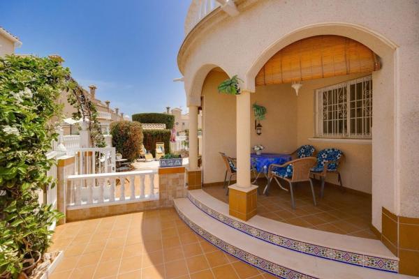 Chalet adosado en Calle Iguazu, Playa Flamenca, Orihuela photo 4