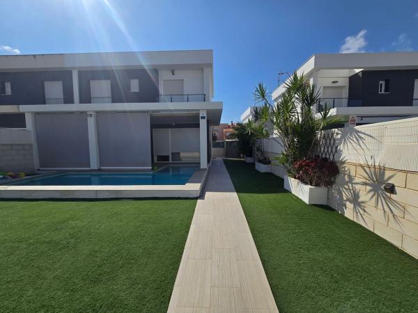Chalet pareado en Calle Malta, 52, Monte y Mar, Gran Alacant photo 1