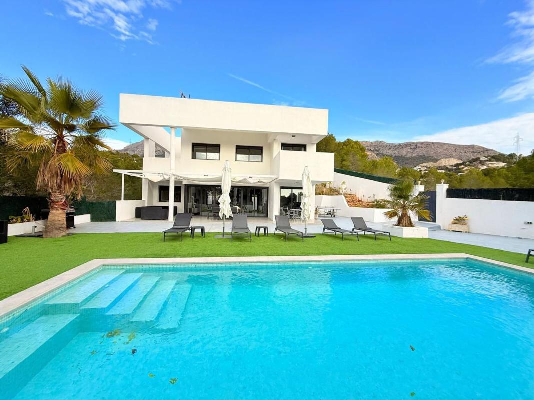 Продажа отдельного шале в Casa o chalet en Zona de Mascarat, Altea, Алтея photo 2