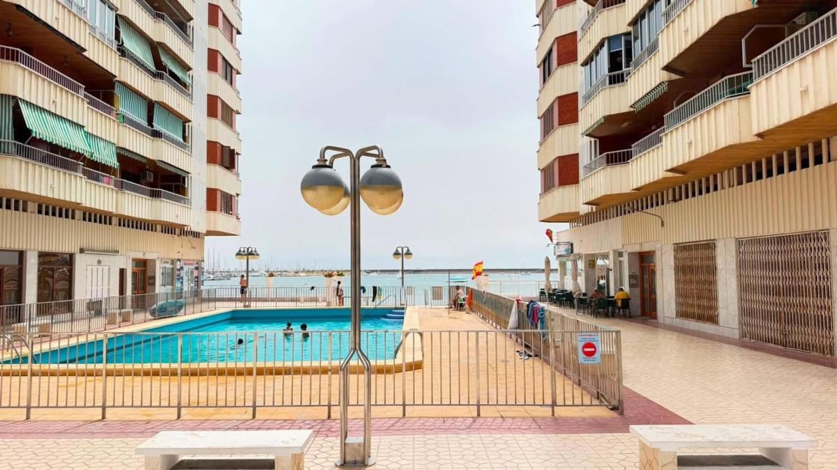 Venta de piso en Piso en Calle Guardamar, El Acequión, Torrevieja, Torrevieja
photo 1