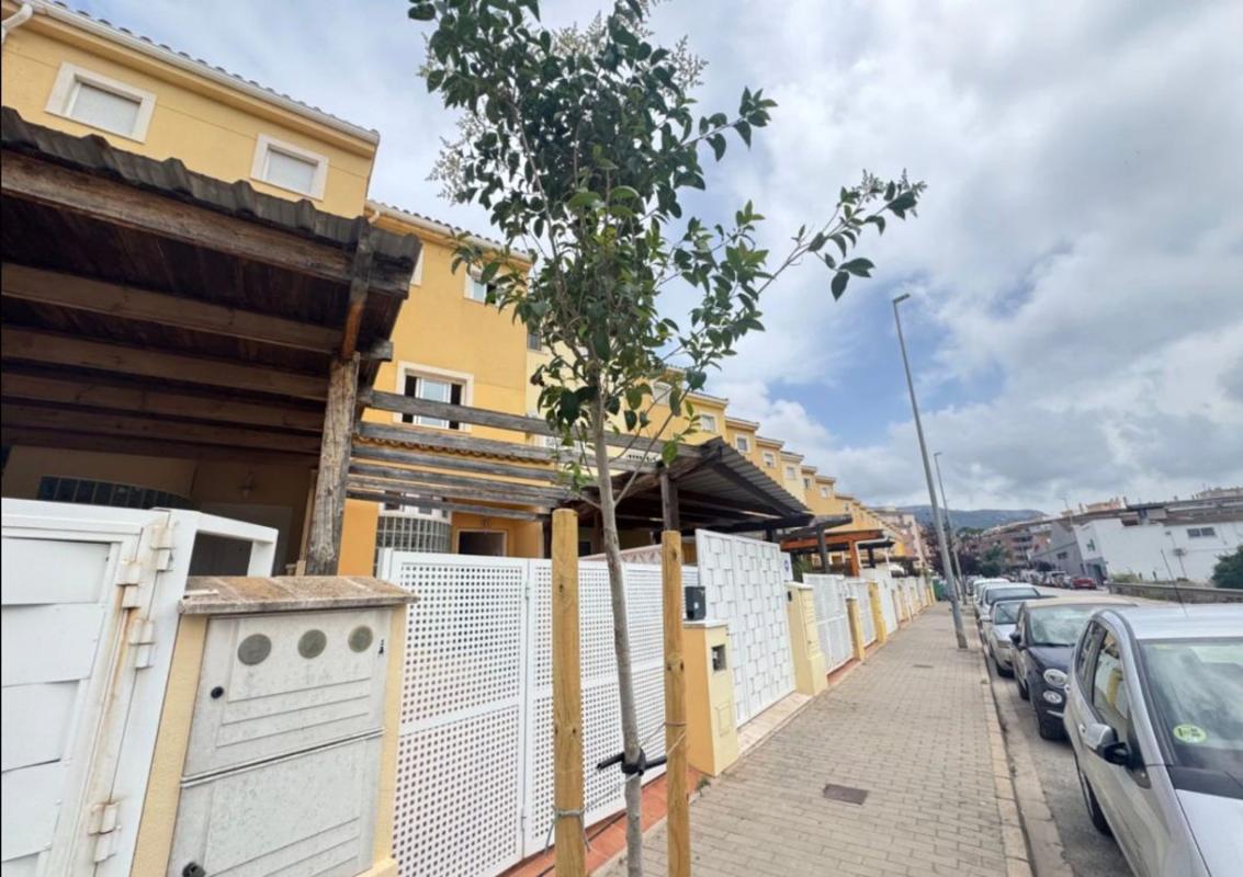 Properties for sale and rent in Spain photo 1