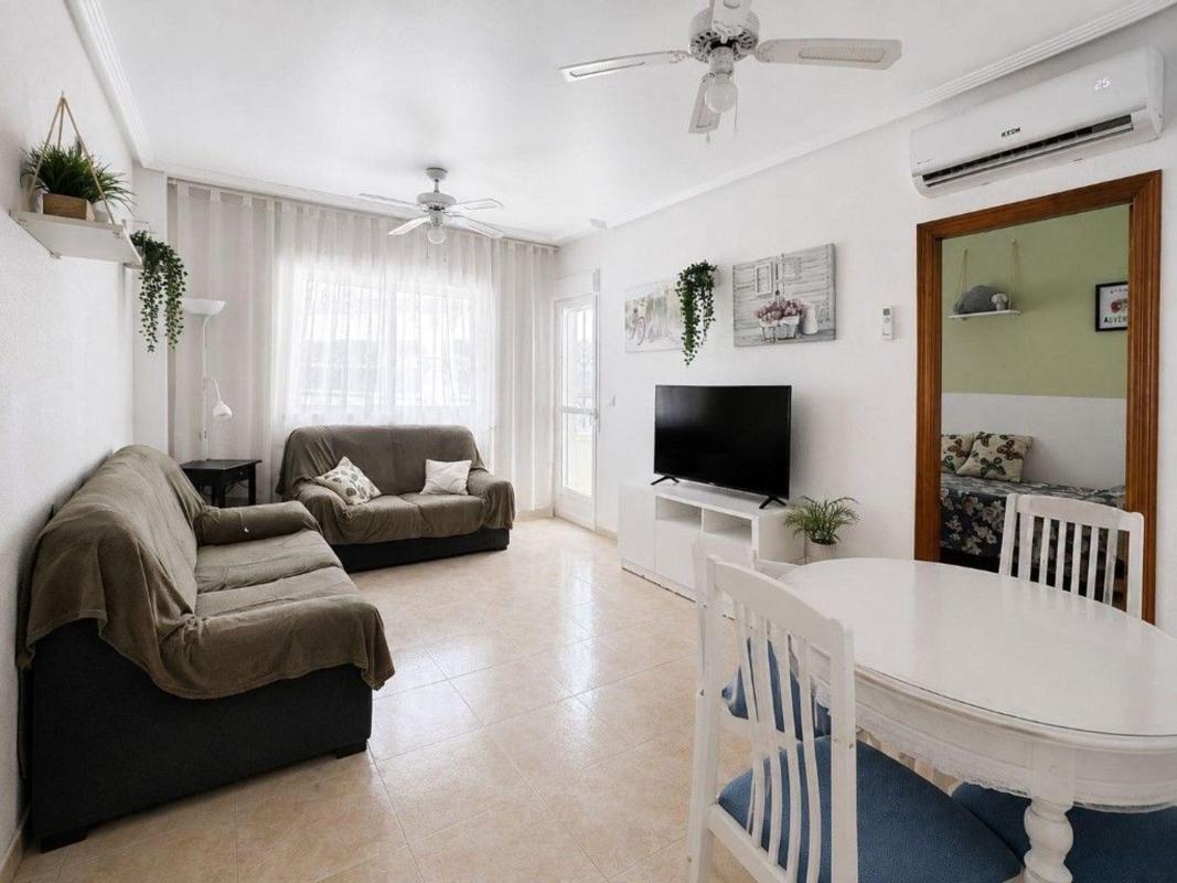 Venta de piso en Piso en Ronda D. Ricardo Lafuente Aguado, 2, Parque de las Naciones, Torrevieja, Torrevieja
 photo 4