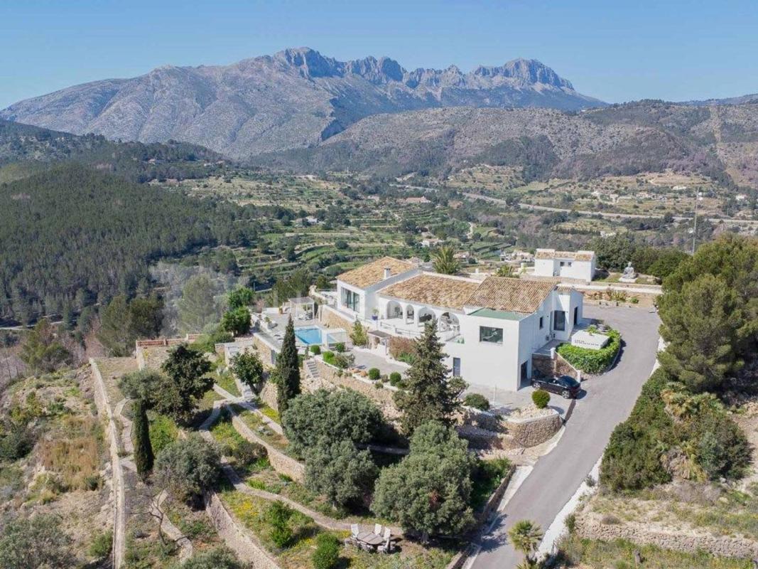 Properties for sale and rent in Spain photo 3