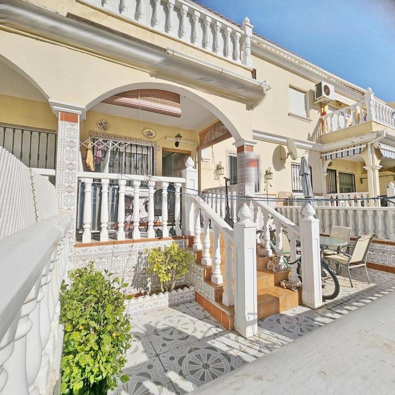 Venta de piso en Piso en Calle Licenciado Vidriera, Aguas Nuevas, Torrevieja, Torrevieja
photo 1