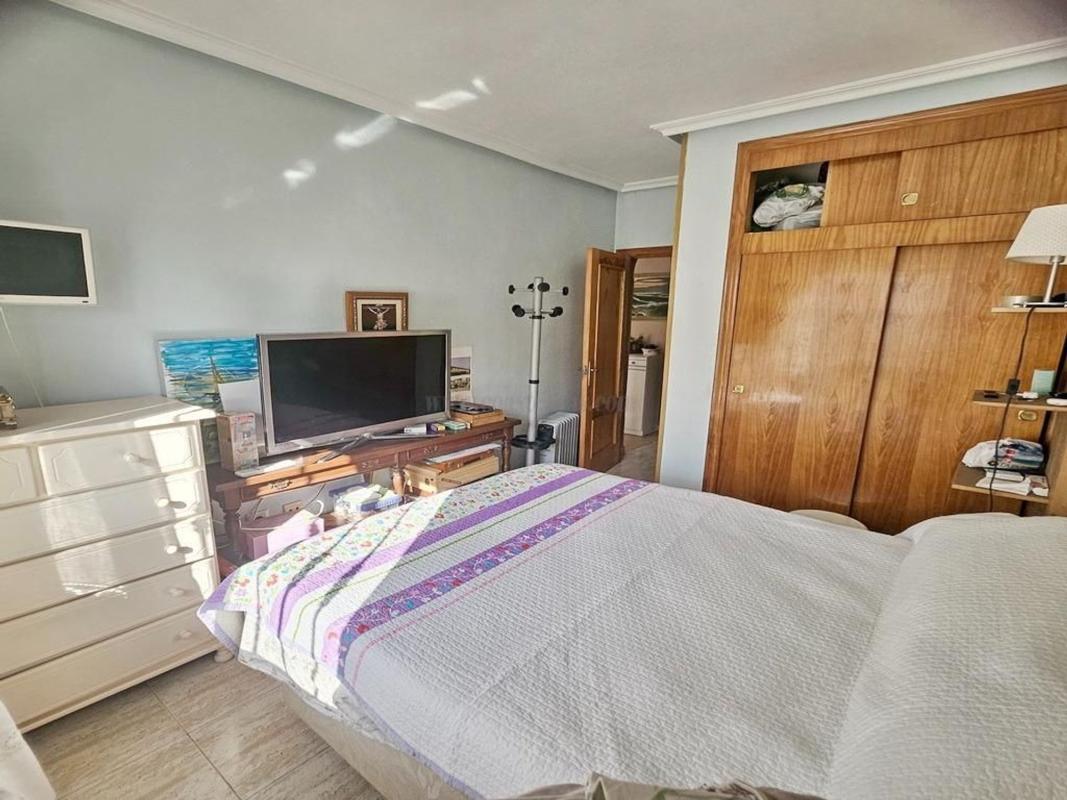 Venta de piso en Piso en Calle Licenciado Vidriera, Aguas Nuevas, Torrevieja, Torrevieja
photo 4