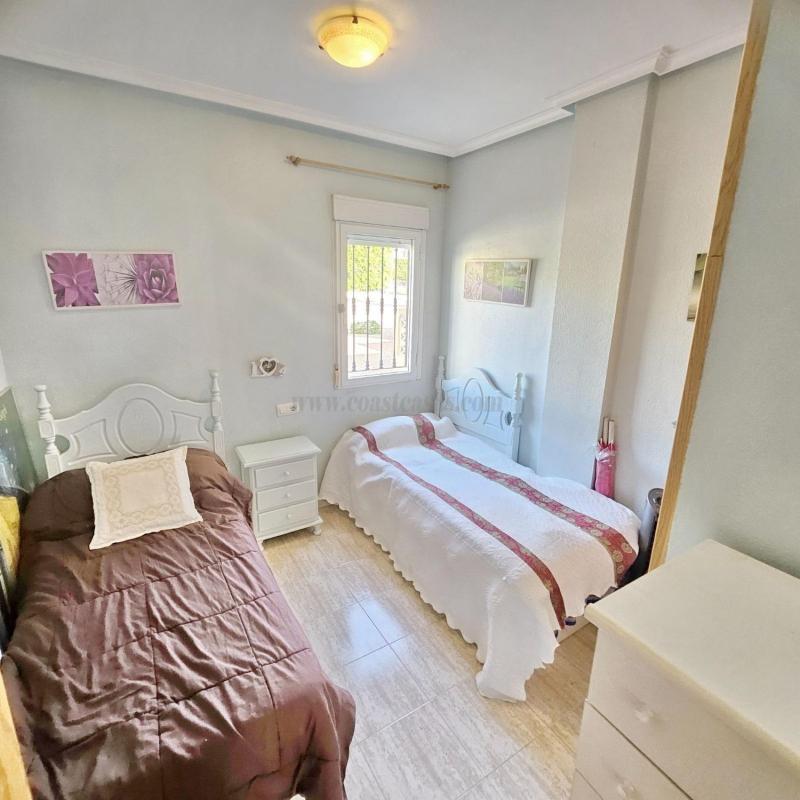 Venta de piso en Piso en Calle Licenciado Vidriera, Aguas Nuevas, Torrevieja, Torrevieja
photo 5