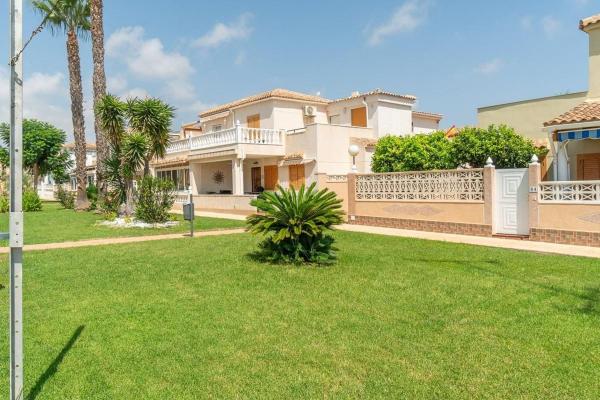 Chalet adosado en Calle Antonio Tapies s/n, Playa Flamenca, Orihuela thumbnail 1