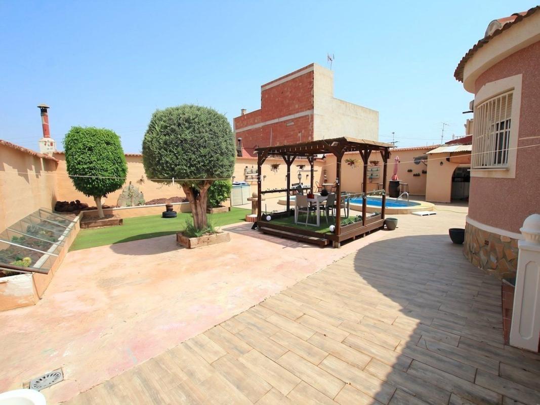 Properties for sale and rent in Spain photo 3