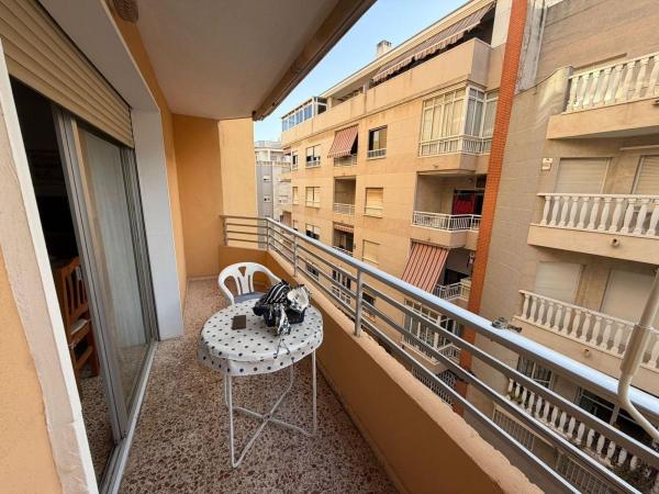 Venta de piso en Piso en Antonio Machado, Torrevieja, Torrevieja
photo 1