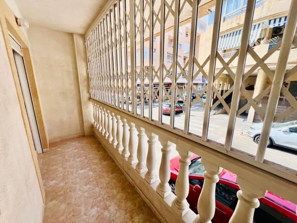 Venta de piso en Piso en Calle la Calera, Antonio Machado, Torrevieja, Torrevieja
thumbnail 2