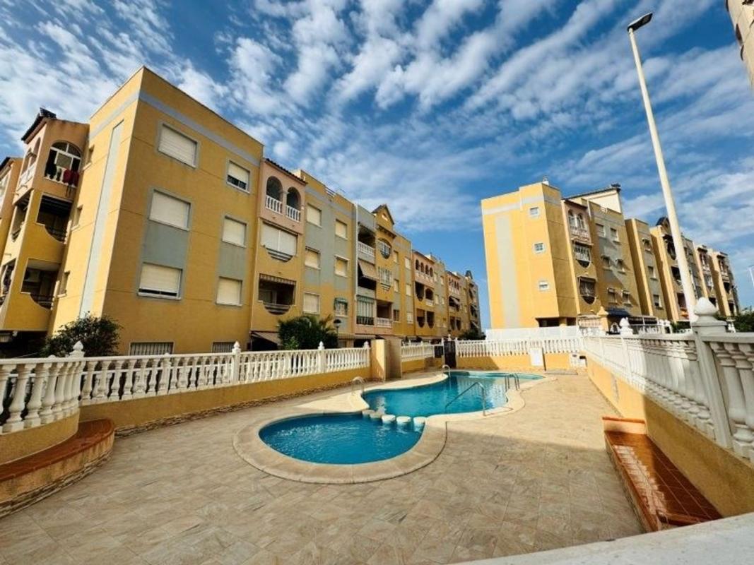 Venta de piso en Piso en Gaspar Perrelló, Torrevieja, Torrevieja
photo 1