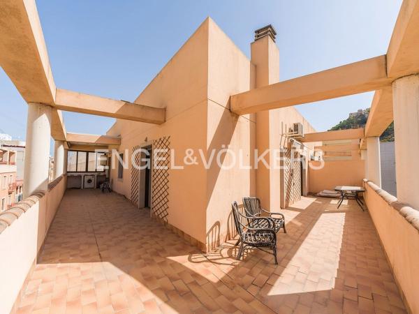 Аттик на продажу в  Ático en Calle Díaz Moreu, 20, San Antón, Alicante / Alacant, Аликанте / Алакант photo 1