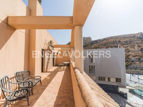 Аттик на продажу в  Ático en Calle Díaz Moreu, 20, San Antón, Alicante / Alacant, Аликанте / Алакант photo 2