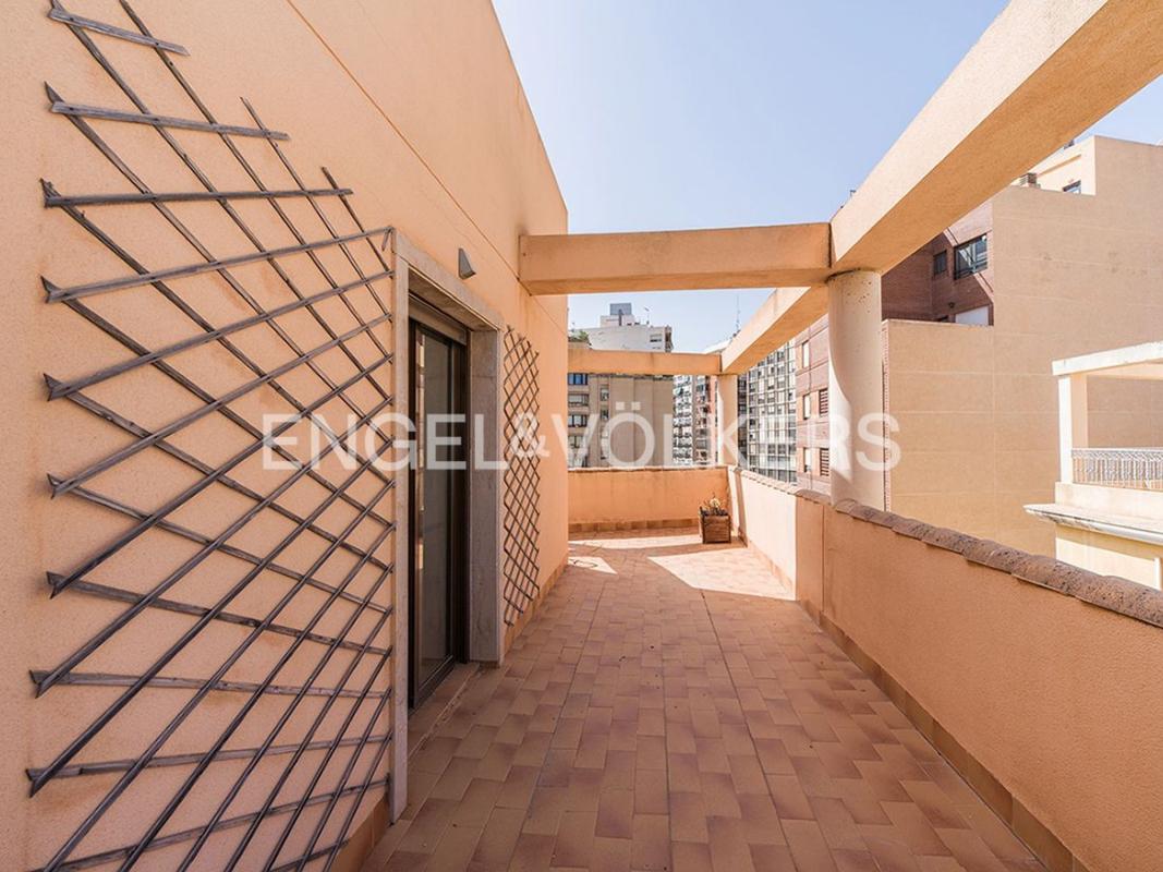 Продажа пентхауса на Ático en Calle Díaz Moreu, 20, San Antón, Alicante / Alacant, Аликанте / Алакант photo 3