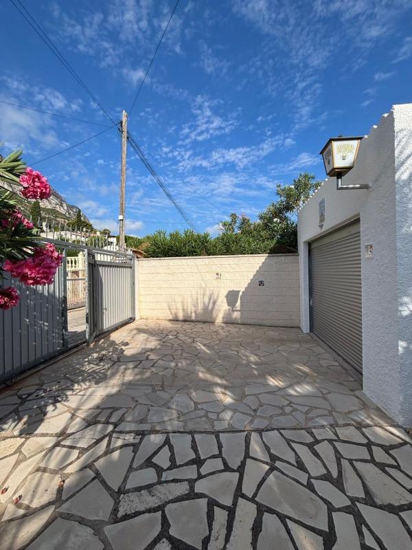 Properties for sale and rent in Spain photo 5