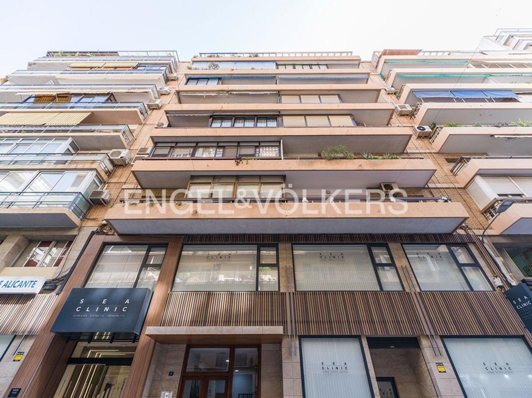 Venta de piso en Piso en Calle Alemania, 6, Ensanche-Diputación, Alicante / Alacant, Alicante / Alacant
photo 1