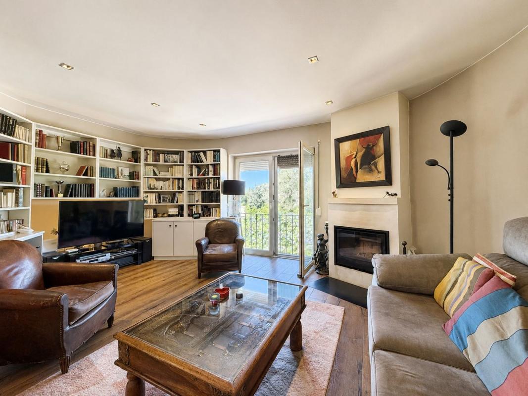 Properties for sale and rent in Spain photo 3